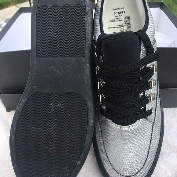 SHOES - Picture 2 of 5